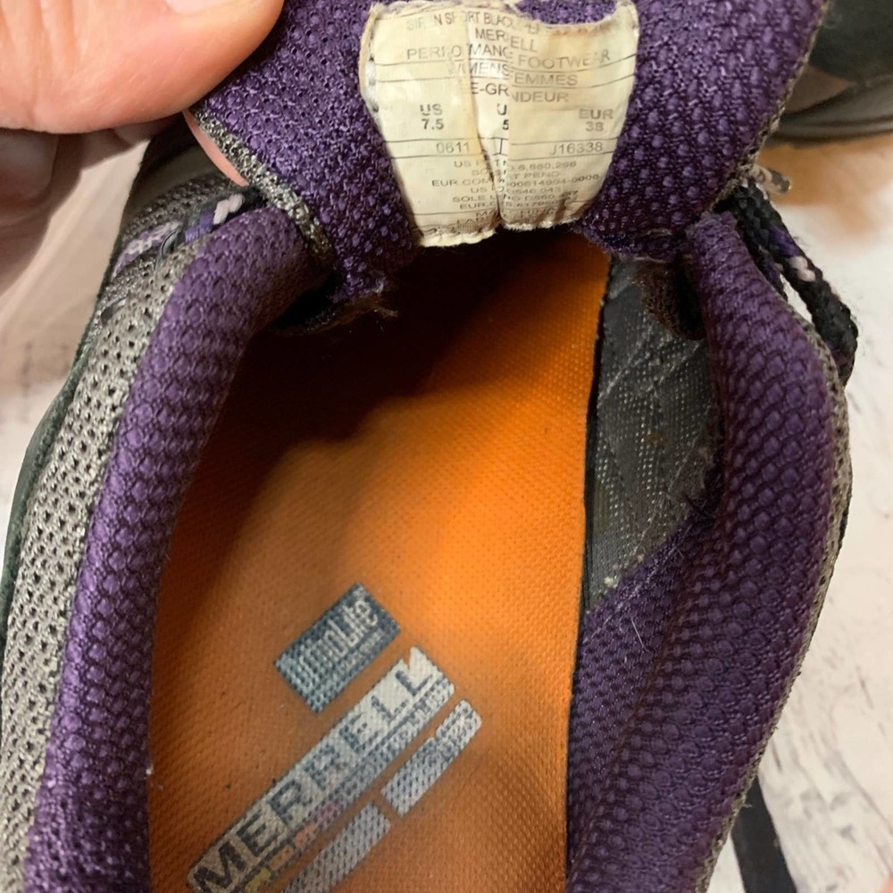Women’s Merrell hiking shoes (size 7.5) - Picture 4 of 6